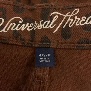 Cheetah mom jean pants Size 4 thumbnail 3