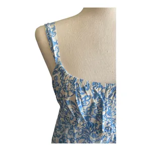 Banana Republic -BLUE AND EHITE FLORAL TOP-SIZE SMALL Adorable blue and white babydoll style too, excellent condition, size small Measurements: Bust: armpit to armpit 17 inches Length: shoulder seam to bottom 27 inches thumbnail 3
