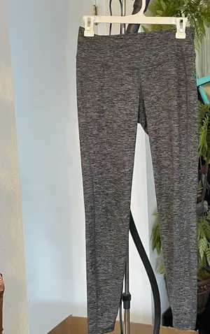 Old Navy Active Leggings in Grey size M thumbnail 3