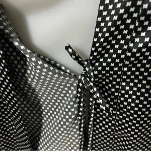 Victoria’s Secret Black & White Pattern Satin-like Robe Size Small thumbnail 7