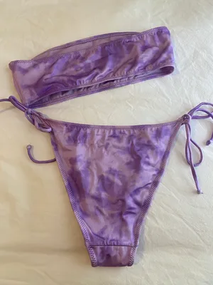 Kendall & Kylie Bikini thumbnail 2