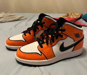 Nike Air Jordan 1 Mid thumbnail 1