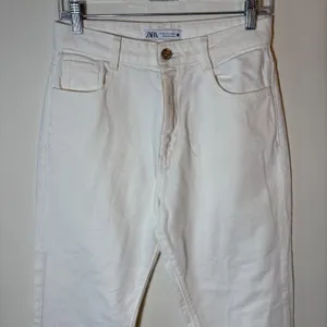 Zara White Denim High‎ Rise Mom Jean Size 6 thumbnail 2