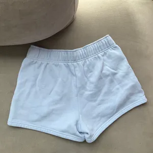 Alo Yoga Accolade Short Seashell Blue XS thumbnail 6