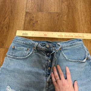 Levi's 501 Distressed Denim Cut Off Jean Shorts Cotton Women 30 light‎ wash thumbnail 7