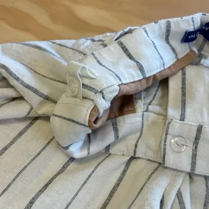 Old Navy Taylor Extra High-Rise Striped Linen Blend Shorts Cream Navy Small thumbnail 5