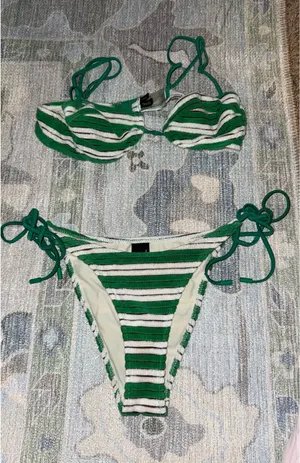 Triangl Bikini thumbnail 1