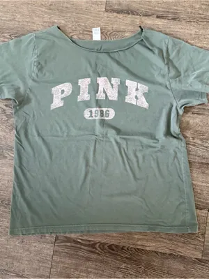 Victoria’s Secret PINK Women Large Green Pink Logo Graphic T-Shirt & Shorts Set thumbnail 2