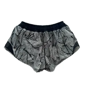 Lululemon Hotty Hot Shorts Size 6 2.5" Dottie Tribe Black White Run Gym Workout thumbnail 5