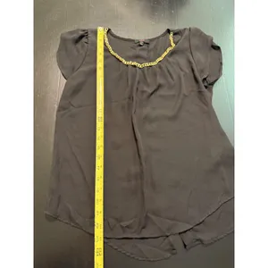 E&M Womens Black Short Sleeve Blouse Gold Chain Neck‎ Button Back Top Medium thumbnail 2