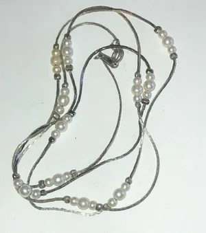 Vintage Silver Tone & Faux Pearl Beaded Dainty Necklace thumbnail 5
