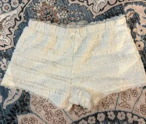 White lace shorts Size M thumbnail 1