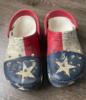 Crocs (Size 6) thumbnail 1