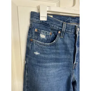 Levi’s Women's 501 Medium Wash Jeans Button Fly 27X28 Classic Straight thumbnail 6
