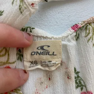 EUC O’Neill women’s white floral lined loose neck crossed strap mini dress XS‎ thumbnail 7