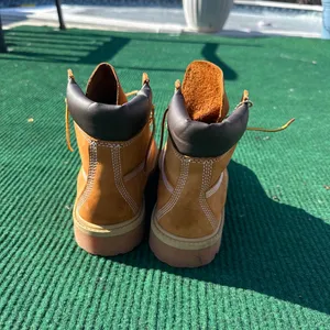 Timberland 6 Inch Premium Waterproof Boot 'Wheat' Nubuck Size 5 Women’s Size 6.5 STAIN ON BOTH SHOES IM SURE STAINS COME OFF thumbnail 5