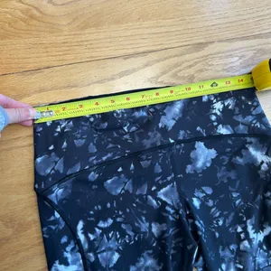 Lululemon Black White Abstract Floral Mesh Crop‎ Leggings Size 8 thumbnail 8