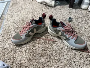 VEJA Sneakers thumbnail 3