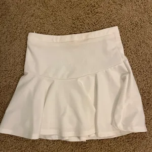 White Skirt Size XS thumbnail 1