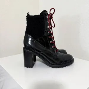 Nine West Phaedra Lace Up Black Leather Sherpa Top Boots 7.5M thumbnail 6