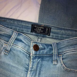 Abercrombie Low Rise Ankle Jeans thumbnail 3