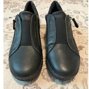 Clarks Collection Caroline Cove Black Leather Side Zip Loafers Shoes Women's 9 M thumbnail 2