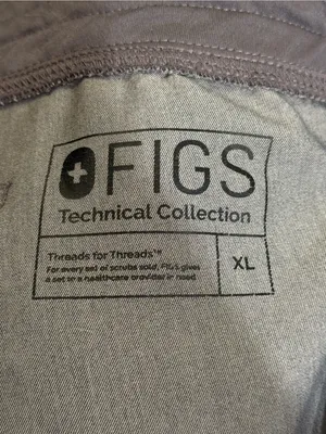 FIGS Catarina One-Pocket Scrub and Livingston Basic Scrub Pants set in Graphite thumbnail 9