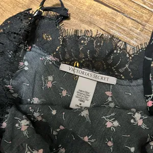 NEW Victoria’s Secret chantilly lace floral tank thumbnail 3