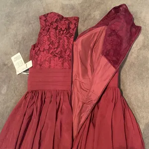 Woman’s A-Line V-Neck Chiffon Prom Bridesmaid or Formal Dress Size 8 NWT thumbnail 9