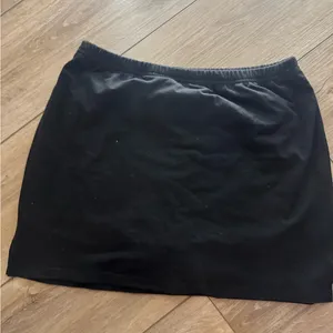 Classic Black Women's Skirt Size M thumbnail 1