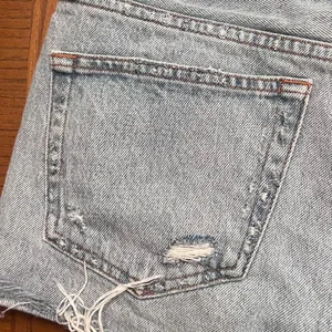 AGOLDE Parker Vintage Distressed Cut Off‎ Denim Shorts in Swapmeet Size 26 thumbnail 15