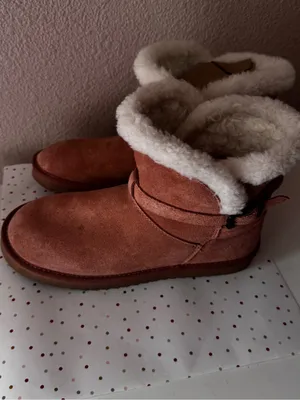 Koolaburra Suede Ankle Boot with Buckle in Rose Pink Size 7.5 thumbnail 4