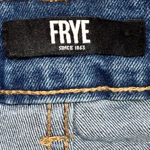 FRYE Straight Leg Medium‎ Wash Denim Jeans Size 2/26 Item# 1859395 thumbnail 6