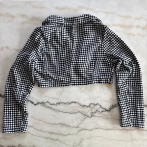 SHEIN Black White Houndstooth Skirt & Blazer Set Cropped Blazer Size: Large thumbnail 6