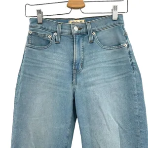 Madewell The Petite Perfect Vintage Straight‎ Jean Danby Wash: Knee-Rip Edition thumbnail 4