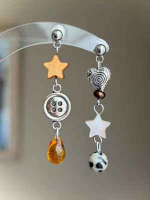 Handmade y2k funky fairy assymmetric dangle earrings🌟🧡 thumbnail 2