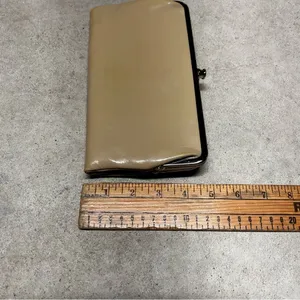 HOBO International Lauren Genuine Leather Clutch Bifold Wallet in Tan/Beige thumbnail 10