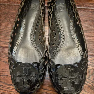 Tory Burch Black Cutout Flats in size 6 thumbnail 6