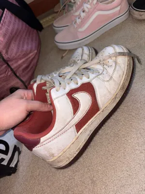Vintage Nike Low Top Sneakers in White and Red thumbnail 3