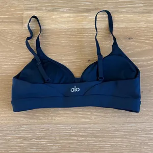 Alo Yoga Airlift Fine Line Sports Bra Size XS in Navy Blue thumbnail 3