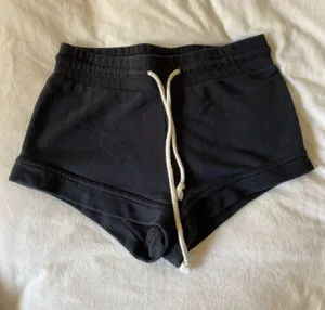 Urban Outfitters shorts thumbnail 1