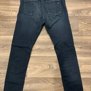 Rag & Bone Capri denim jeans. Size: 27. Raw edge at the bottom. thumbnail 4