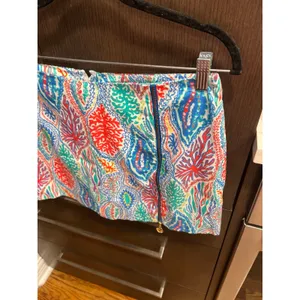 Lilly Pulitzer women's 6 Skort Red Blue Turquoise White Rear Zip Flat‎ Front thumbnail 2