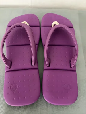 Crocs Women’s Size 9 Purple Flip Flops Excellent Condition (B198) thumbnail 6