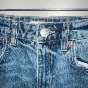 Zara Distressed Skinny Jeans Size 4 Blue Wash Y2K Casual Everyday‎ Denim thumbnail 3