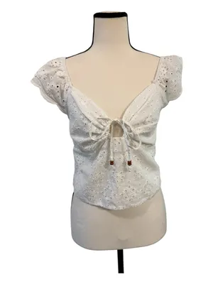 URBAN Romantics White Eyelet Tie-Front crop top size medium thumbnail 1