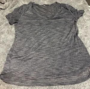 Lululemon T-shirt thumbnail 1