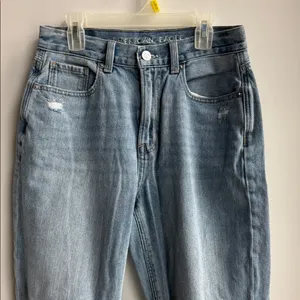 American Eagle Mom Jeans Size 2 SHORT thumbnail 2
