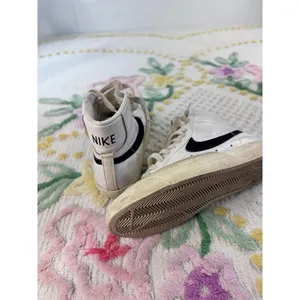 Nike Blazer Mid‎ 77 Vintage White Black Sneakers CZ1055-100 Womens 7.5 thumbnail 4