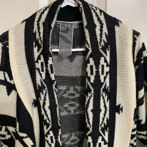 Moon Collection Aztec Print Black & Cream Chunky Knit Cardigan L thumbnail 10